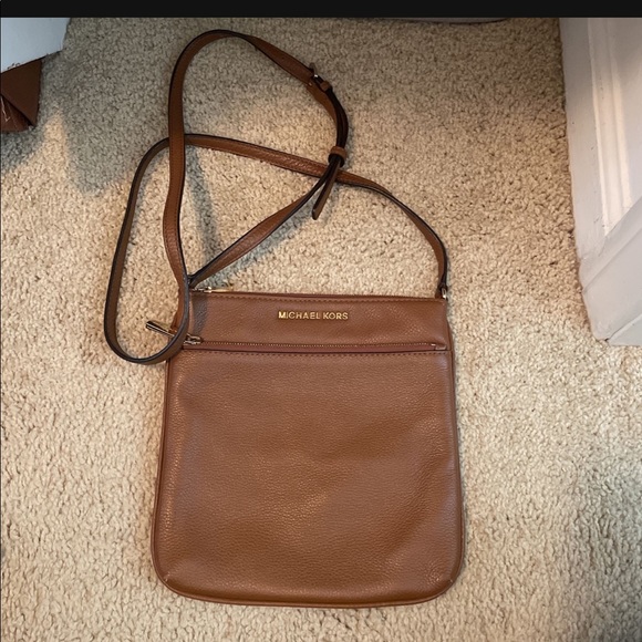 Michael Kors cross body - Picture 1 of 3